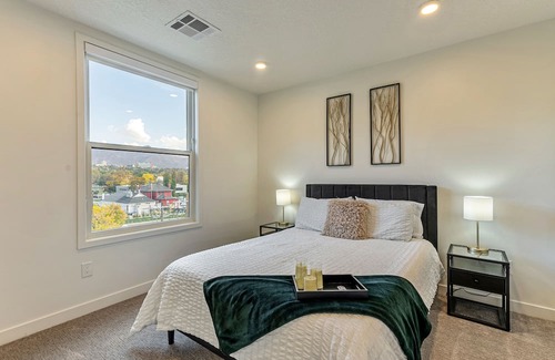 Lower Avenues Apartment | Views/TOP Floor/1BED Apartment/GYM/GARAGE Parking
