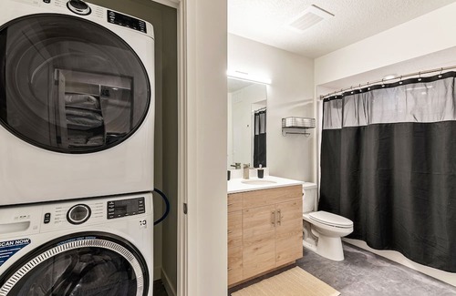 Lower Avenues Apartment | Views/TOP Floor/1BED Apartment/GYM/GARAGE Parking