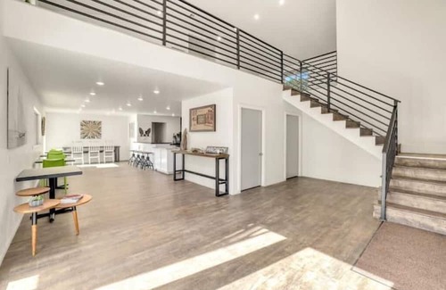 Winslow Apartment | Bigfoot Hideout - Sasquatch #5