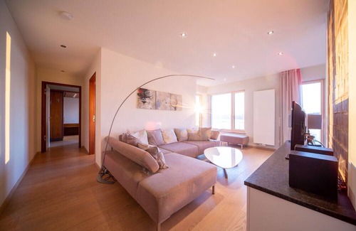 Pelham Apartment | Apartment "Atmos" with Lake View, Shared Garden & Wi-Fi