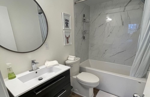 Regional District of Nanaimo Apartment | Cozy 1 Bedroom Suite - 5 minutes from the beach!