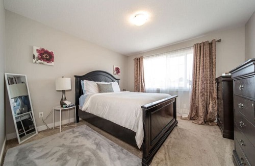 West Edmonton House | 3BDRM Home, 5min to WEM/4min to River Cree Casino