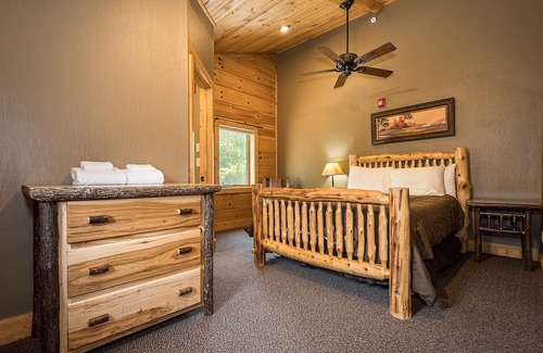 McHenry Cabin | Mountainside Loft Cabin 46L-Dog Friendly