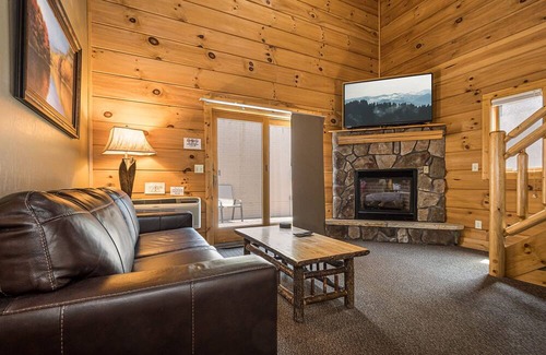 McHenry Cabin | Mountainside Loft Cabin 46L-Dog Friendly