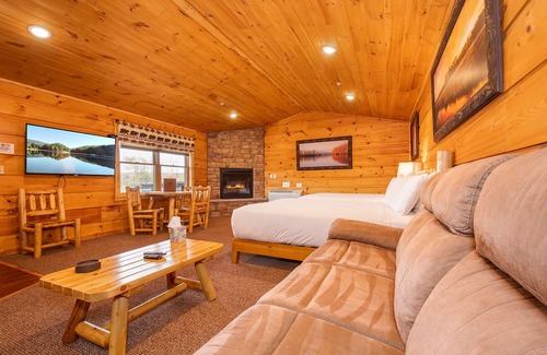 McHenry Cabin | Grandview Cabin Suite 24-Hot Tub