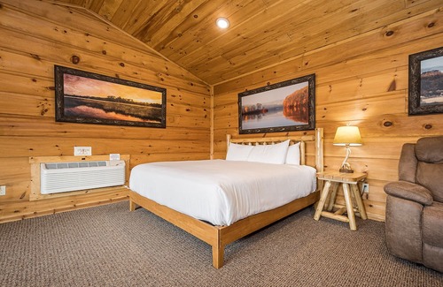 McHenry Cabin | Grandview Cabin Suite 27-Hot Tub, Dog Friendly