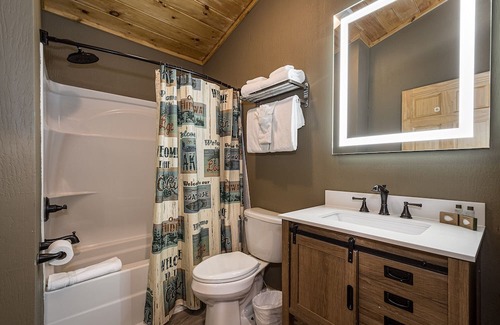 McHenry Cabin | Grandview Cabin Suite 27-Hot Tub, Dog Friendly