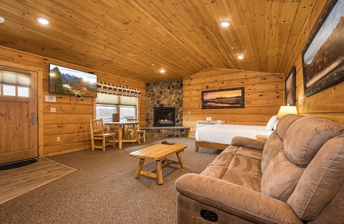 McHenry Cabin | Grandview Cabin Suite 27-Hot Tub, Dog Friendly