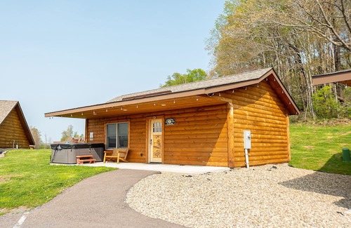 McHenry Cabin | Grandview Cabin Suite 27-Hot Tub, Dog Friendly