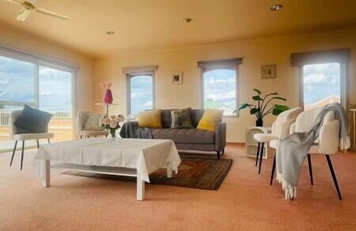 Frankston South House | MVC13 Oceanview 4B2B Two-story House with Big Balcony!