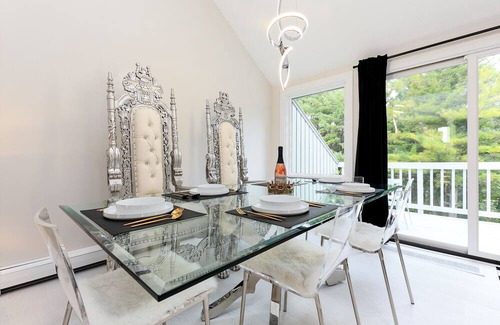 Acme Condo | One of a kind 3BDR Condo - 5736