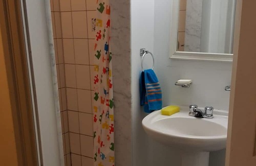 Malton House | SPACIOUS, INDEPENDENT ONE BEDROOM SUITE 10 MINUTES FROM THE PEARSON AIRPORT.