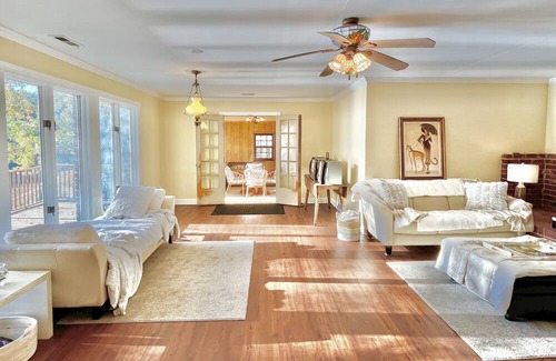 Wake Forest House | ⭐️LAKE VIEW RETREAT⭐️ Water Front Home at the Holliday Homestead