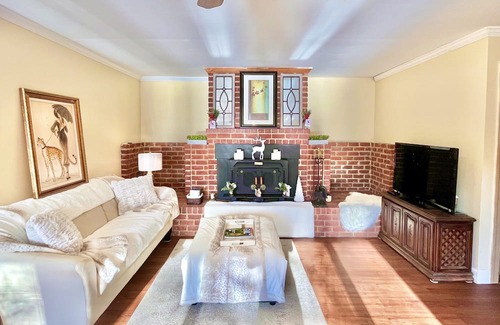 Wake Forest House | ⭐️LAKE VIEW RETREAT⭐️ Water Front Home at the Holliday Homestead