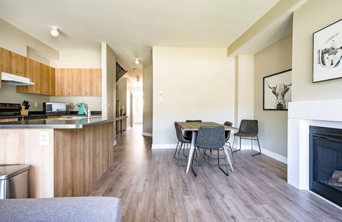 The Blue Mountains House | Blue Mountain Village | BRAND NEW Townhouse