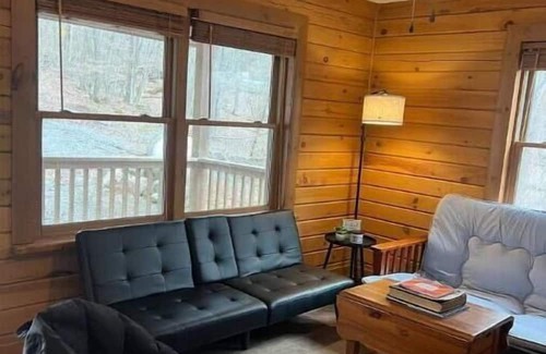 Mountain Base Cabin | 10 Min to Snowshoe! Large renovated Cabin with 4 bedrooms, 2 baths & large deck