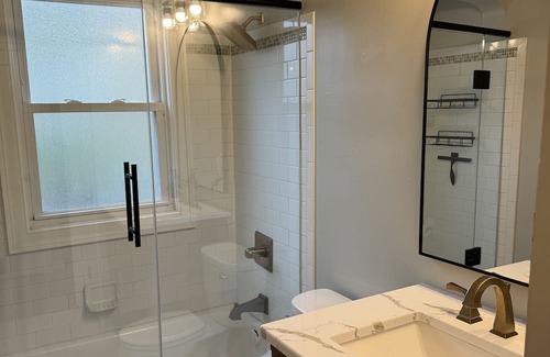 Roselawn Finance House | Charming & Cozy Cape Cod!