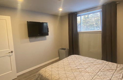 Sundridge House | Downtown Belmont & Main - Lower level