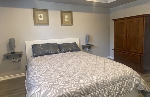 Sundridge House | Downtown Belmont & Main - Lower level