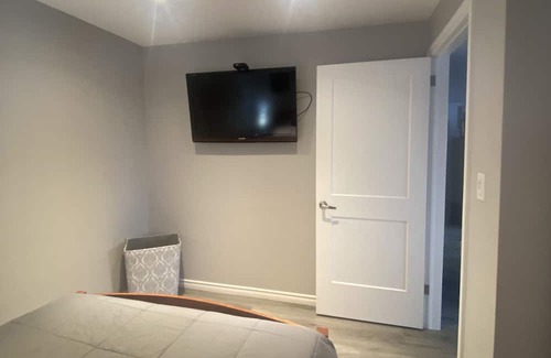 Sundridge House | Downtown Belmont & Main - Lower level