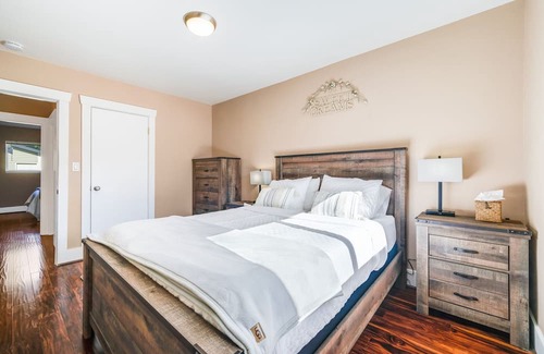Phinney Ridge House | Remodeled 3BR Green Lake Gem with Fenced Yard