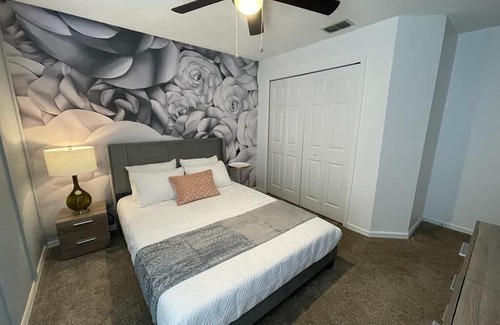 Westridge House | Renovated Mickey's Pool Villa near Disney