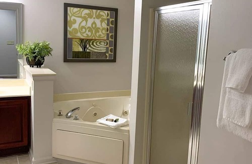 Williamsburg Resort | 2 BD-2 BA Resort @ Williamsburg with family amenities -Suite 1
