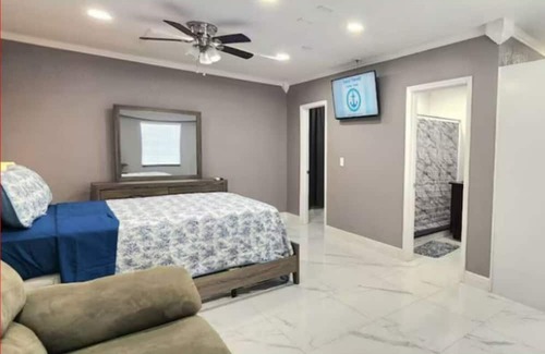 Egypt Lake-Leto Apartment | #13 Tampa Suite ................................................................