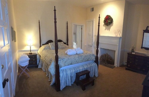 Marietta Bed & Breakfast | Ascot Bed & Breakfast Sleeps up to 16+