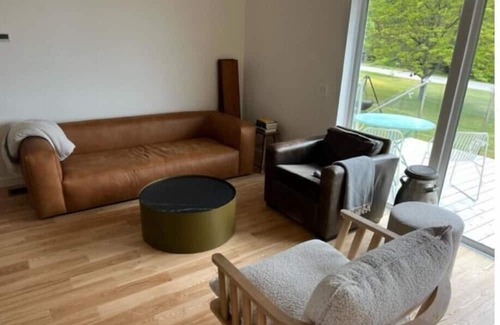 Southampton House | A Wave From it All