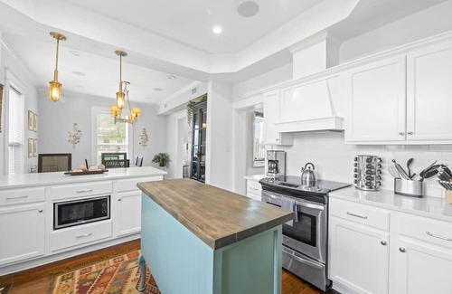 Near East Side House | Minutes Away from Riverwalk & Alamo! Beautiful Home w/ Hot Tub & Fire Pit