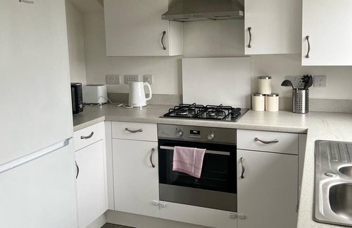 Pontprennau House | Village House in St Mellons - Close to A48 and M4 Motorway