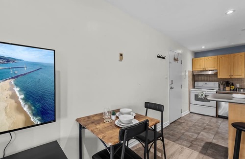 The Beaches Apartment | Entire Unit-Walk To The Beach - 5 Mins To History