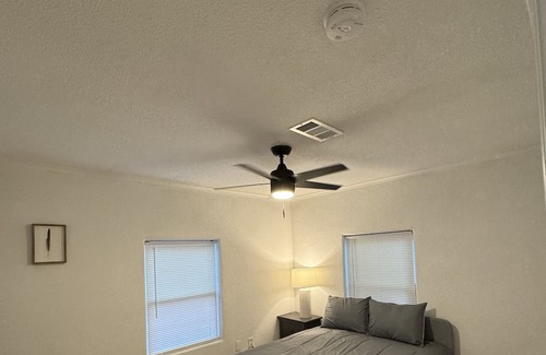 Handley House | Cozy Home off highway 15 min from Downtown or AT&T stadium