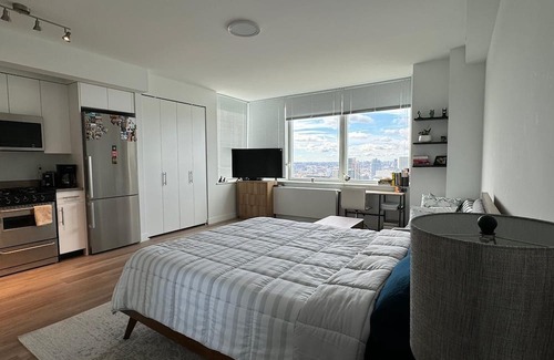 Hunters Point Apartment | Great one bedroom studio in a great neighborhood.
