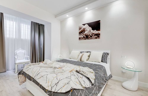 Testaccio Apartment | BMGA | The White Crown Apt in Testaccio