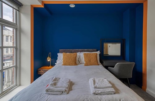Southport Apartment | Renaissance 8: 1 BR in Southport's Premier Block
