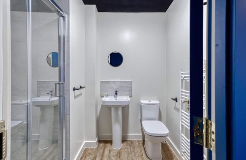 Southport Apartment | Renaissance 8: 1 BR in Southport's Premier Block