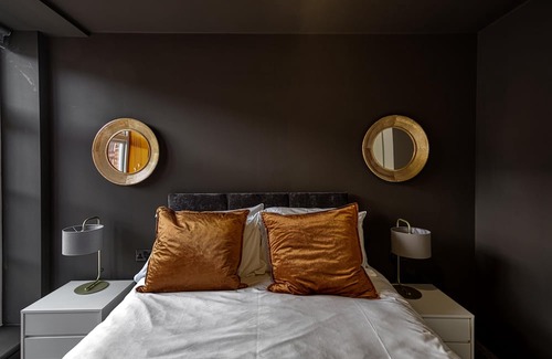 Southport Apartment | Renaissance 7: 1 BR in Southport's Premier Block