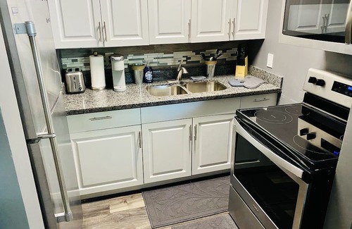 Croissant Park House | Your Cozy 1-bedroom🏡Home away from Home near FLL✈️Beaches🏝NightLife💃🕺