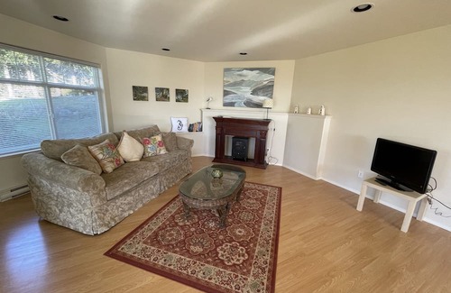 Juan de Fuca Electoral Area Apartment | Sooke Vacation apartment overlooking the Juan De Fuca Straits, amazing sea views
