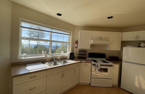 Juan de Fuca Electoral Area Apartment | Sooke Vacation apartment overlooking the Juan De Fuca Straits, amazing sea views