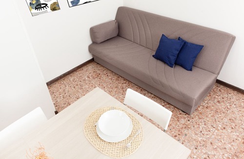 Guastalla Apartment | Picasso House - Historic Center /M3