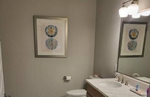 Portage Condo | 5 minutes to the Indiana Dunes and beaches! Luxury condo with pool & workout