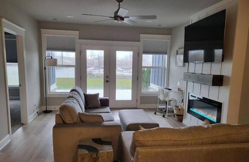 Portage Condo | 5 minutes to the Indiana Dunes and beaches! Luxury condo with pool & workout