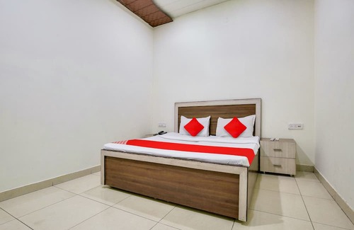 Phagwara Hotel | Super OYO Collection O Hotel White Prime