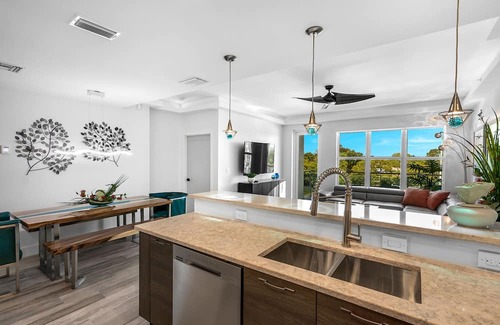 Merritt Island Condo | Waterfront Captains Stateroom