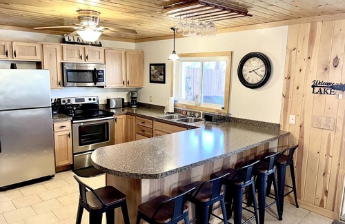 McHenry Cabin | Cozy cabin on the Lake with dock and hot tub!