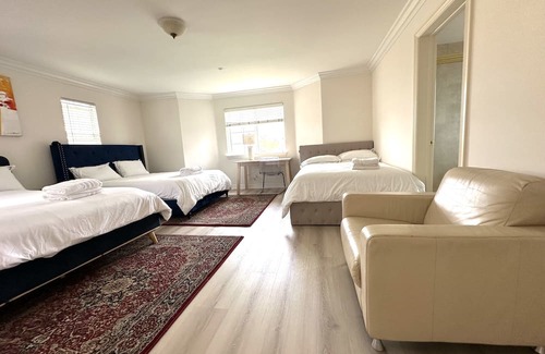 San Gabriel Villa | W-5 R/4.5 B large house