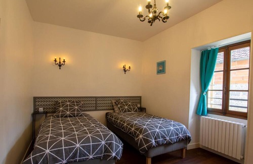 Eyzerac Cottage | Gite Eyzerac, 4 bedrooms, 8 persons